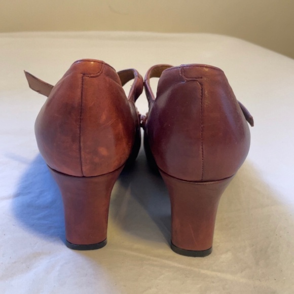Earthies Red Heels - Picture 4 of 5